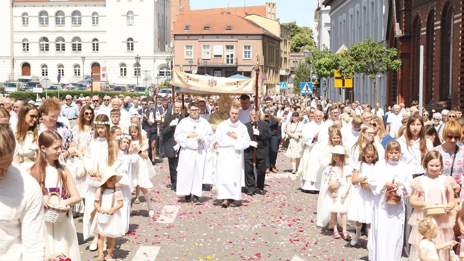Procesja Bożego Ciała parafii farnej w Śremie