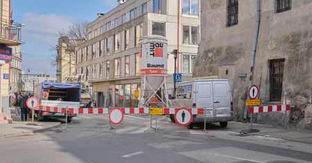 Ulica w centrum Lublina zamknięta na dłużej. Kierowcy muszą dalej korzystać z objazdów
