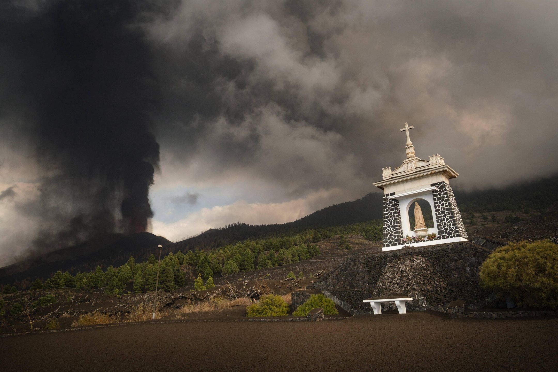 Mount Cumbre Vieja continues to erupt in La Palma
EL PASO, SPAIN - SEPTEMBER 24: Mount Cumbre Vieja continues to erupt on the Canary island of La Palma in El Paso on September 24, 2021. The volcanic eruption on the Spanish Canary Island of La Palma has destroyed around 100 homes, large swathes of agricultural land, roads and businesses. Andres Gutierrez / Anadolu Agency/ABACAPRESS.COM 
Dostawca: PAP/Abaca
AA/ABACA
Cumbre Vieja, eruption, volcano