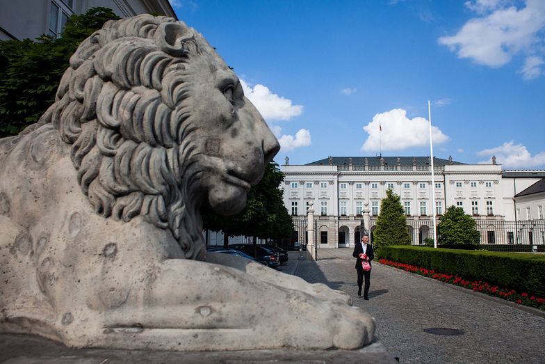Zabytkowe lwy prezydenta do remontu. Przed pałacem staną atrapy?