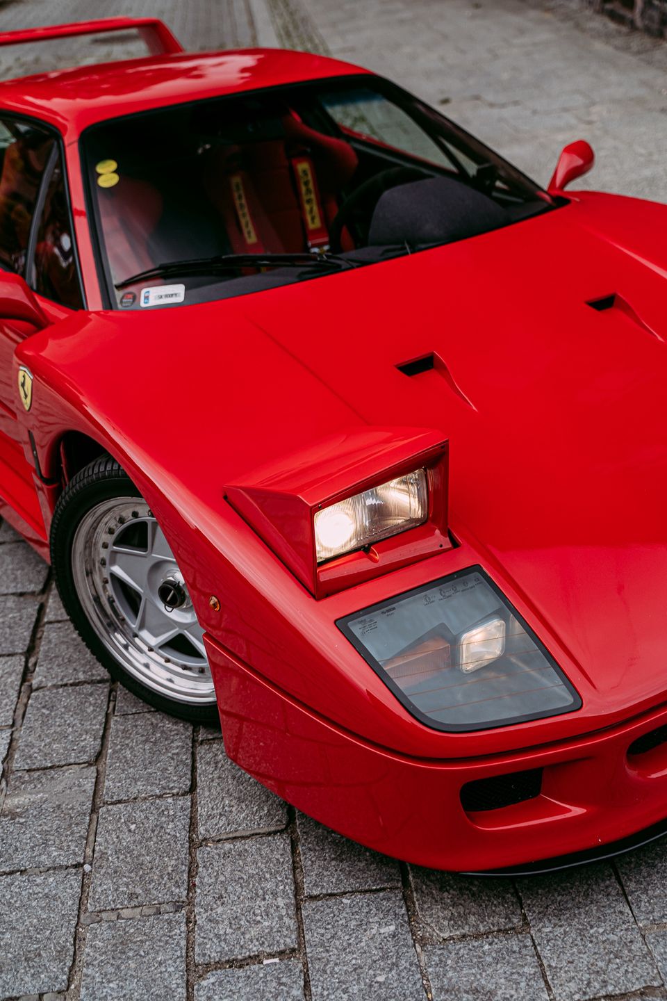 Ferrari F40 w Ferrari Katowice (1990)