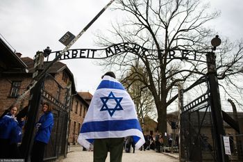 Muzeum Auschwitz nie wpuściło ludzi Brauna. Wydało komunikat