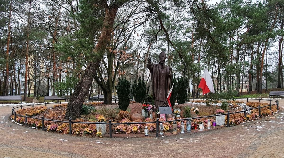Mazowieckie. Pomnik papieża Jana Pawła II, fot. Urząd Miasta w Legionowie