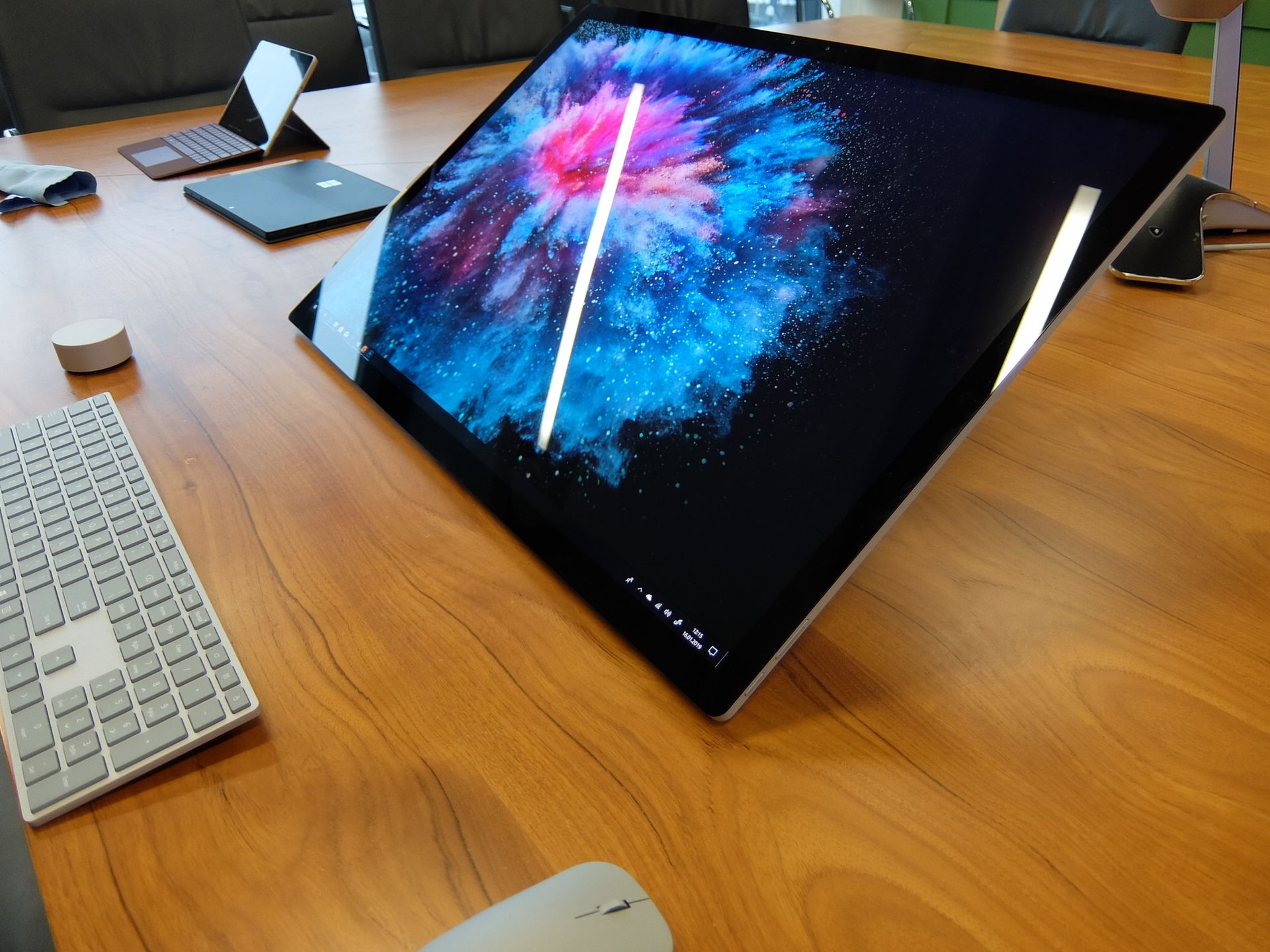 Klawiatura dla Studio 2 ma pełny blok numeryczny, myszka jest minimalistyczna / Bolesław Breczko