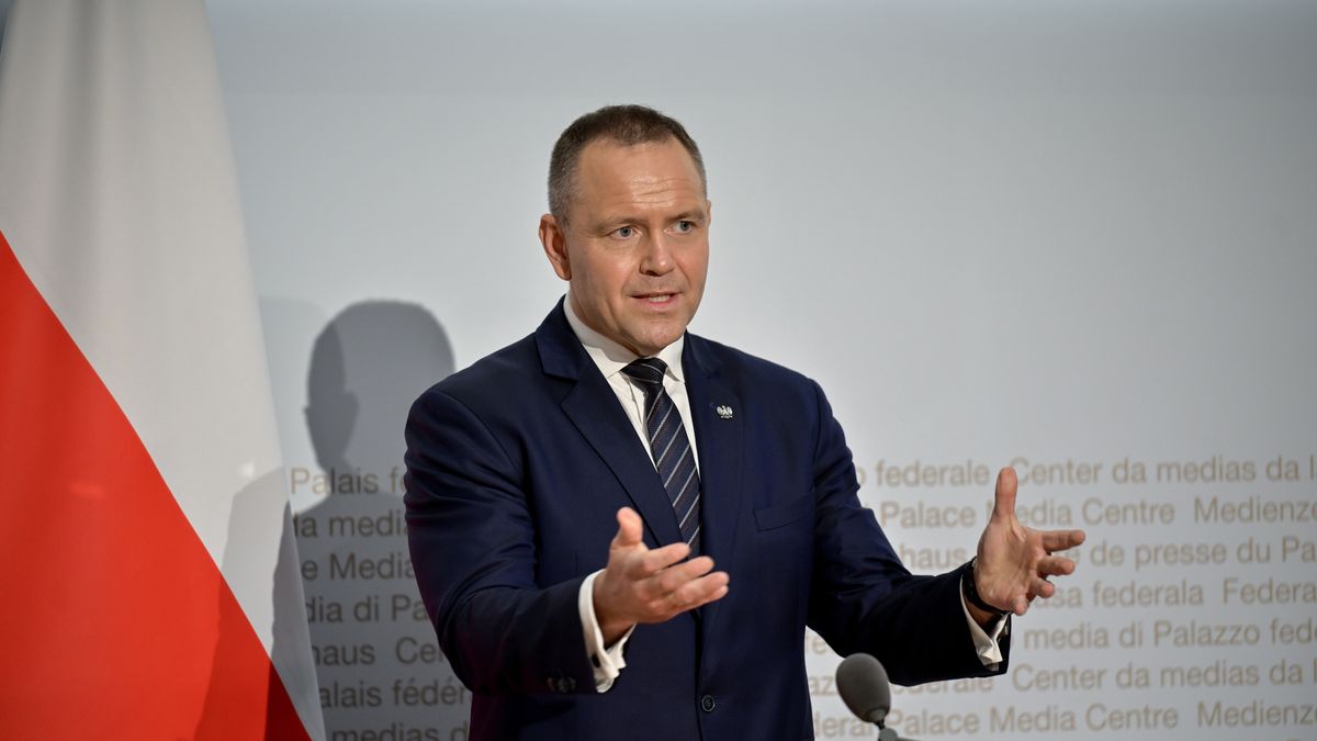 Karol Nawrocki
Berno, Szwajcaria, 27.05.2026. Prezydent Rzeczypospolitej Polskiej Karol Nawrocki podczas spotkania z mediami w Bernie, 27 bm. Polska para prezydencka przebywa z dwudniową wizytą w Konfederacji Szwajcarskiej. (amb) PAP/Przemysław Piątkowski
Przemysław Piątkowski
konferencja, konferencja prasowa, oficjalna, para prezydencka, spotkanie z mediami, wizyta, zagraniczna, w bernie zwajcarii, wizyty zagranicznej, wspólnej konferencji prasowej