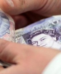 Funt odrabia straty. Spekulanci przesadzili z zakładami na jego spadek