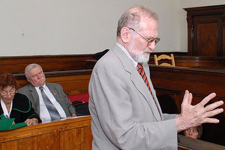 Geremek świadkiem w procesie Wałęsy