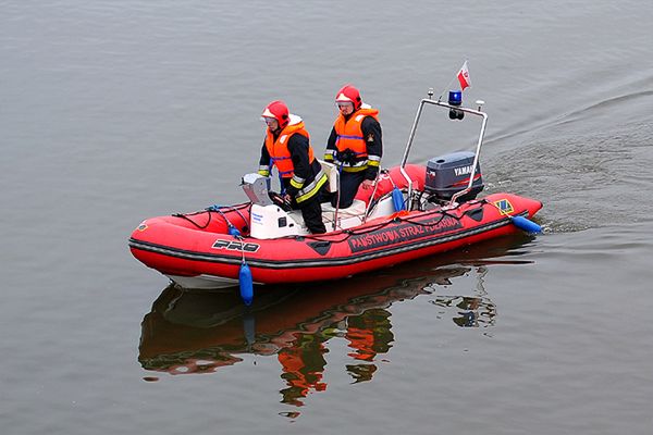 Łódka z pięcioma osobami przewróciła się na Wiśle w Toruniu