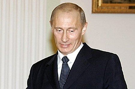 Dlaczego Putin pocałował chłopca w brzuszek?