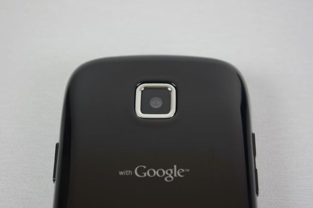 Tył Samsunga Galaxy 551 with Google, czyli z Androidem 2.2, przetestowanego przez dobreprogramy w kwietniu 2011 r.