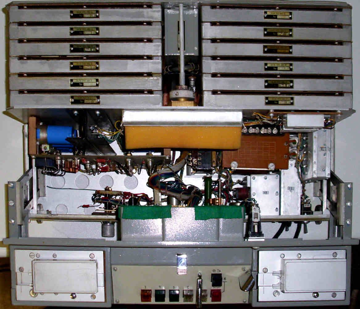 Wnętrze urządzenia DUDEK, model T-353 (źródło: http://scz.bplaced.net)