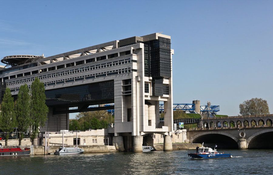 Budynek francuskiego Ministerstwa Finansów - kolejnego chętnego by głębiej zajrzeć do kasy Google.