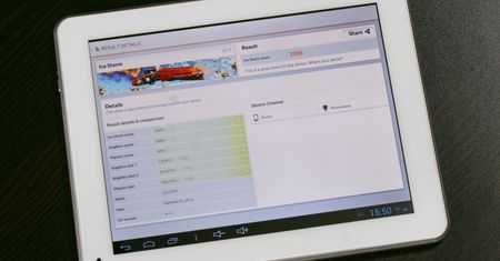 Manta MID9702 — duży, szybki, niedrogi i niedopracowany tablet