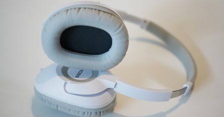 Koss UR42iw – test „towarzyskich” słuchawek nie tylko do muzyki