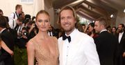 Candice Swanepoel pokazuje ciążowy brzuszek