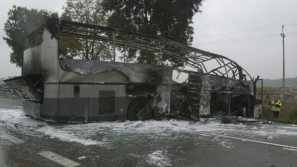 Wrak autokaru po wypadku