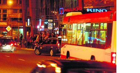 Kierowcy nocnych autobusów walczą z taksówkarzami