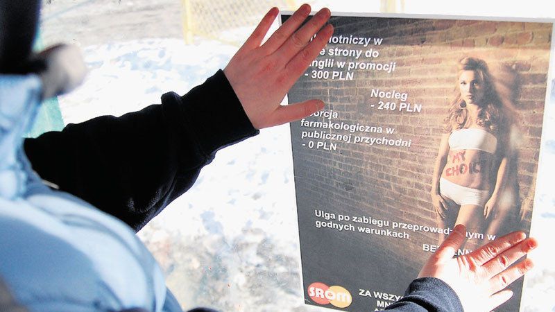 Plakaty namawiające do aborcji w Wielkiej Brytanii rozwieszono na przystankach MPK