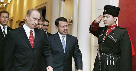 Putin: Bush straszy Rosją, żeby dostać pieniądze