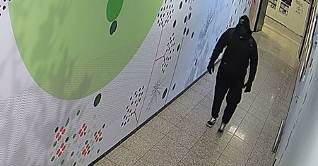 Rozpoznajesz tego mężczyznę? To on napadł na kantor w Vivo.