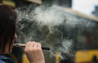 Nie masz 18 lat? E-papierosa nie kupisz. Zmiany w prawie