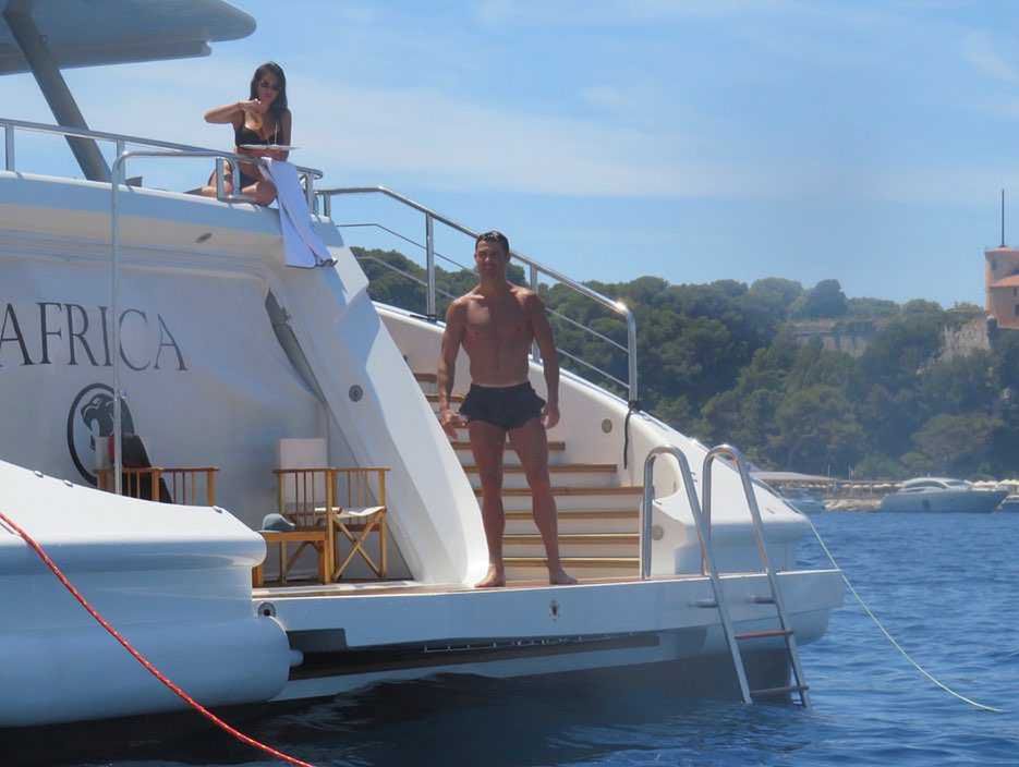 Cristiano Ronaldo z Georginią Rodriguez i synem na jachcie