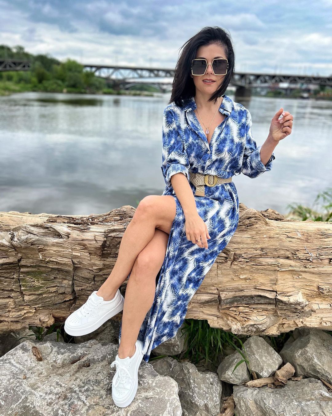 Kasia Cichopek w niebieskiej sukience