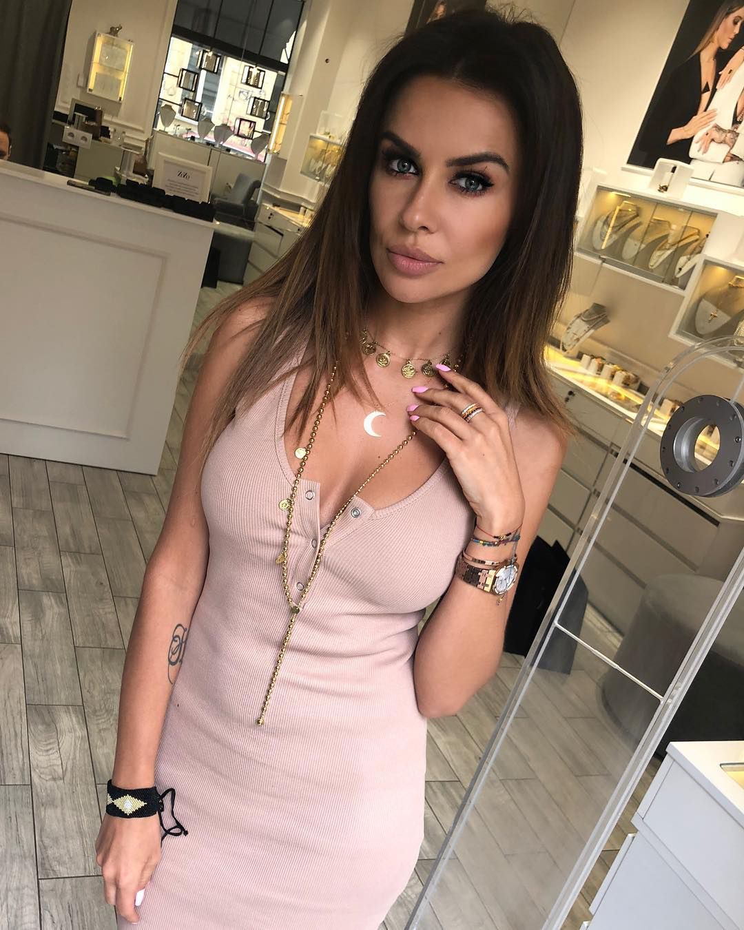 Natalia Siwiec w pudrowej sukni