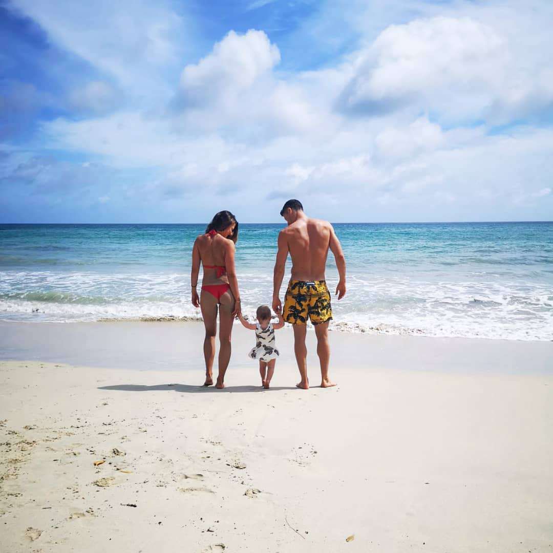 Robert Lewandowski i Anna Lewandowska na wakacjach z córką