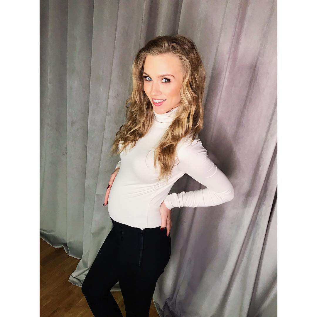 Agnieszka Kaczorowska z ciążowym brzuszkiem