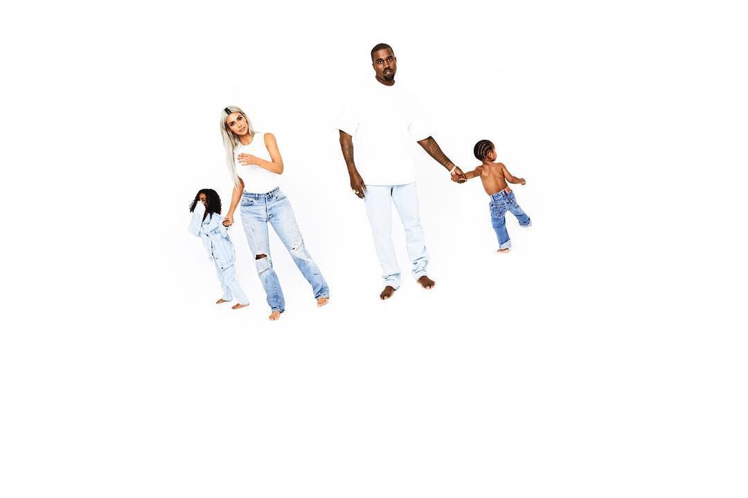 Świąteczna sesja rodziny Kardashian 

fot. Instagram