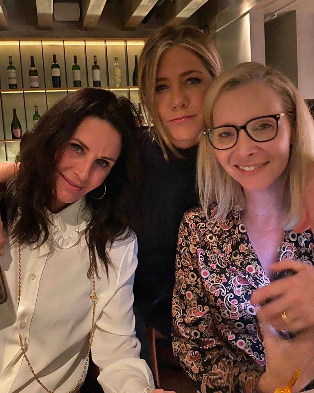 Jennifer Aniston na spotkaniu z aktorkami z serialu "Przyjaciele"