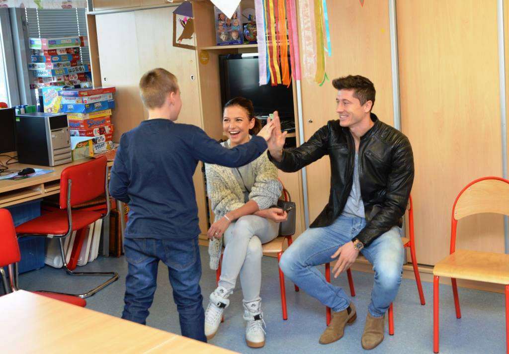 Anna i Robert Lewandowscy przekazali pół miliona na Centrum Zdrowia Dziecka