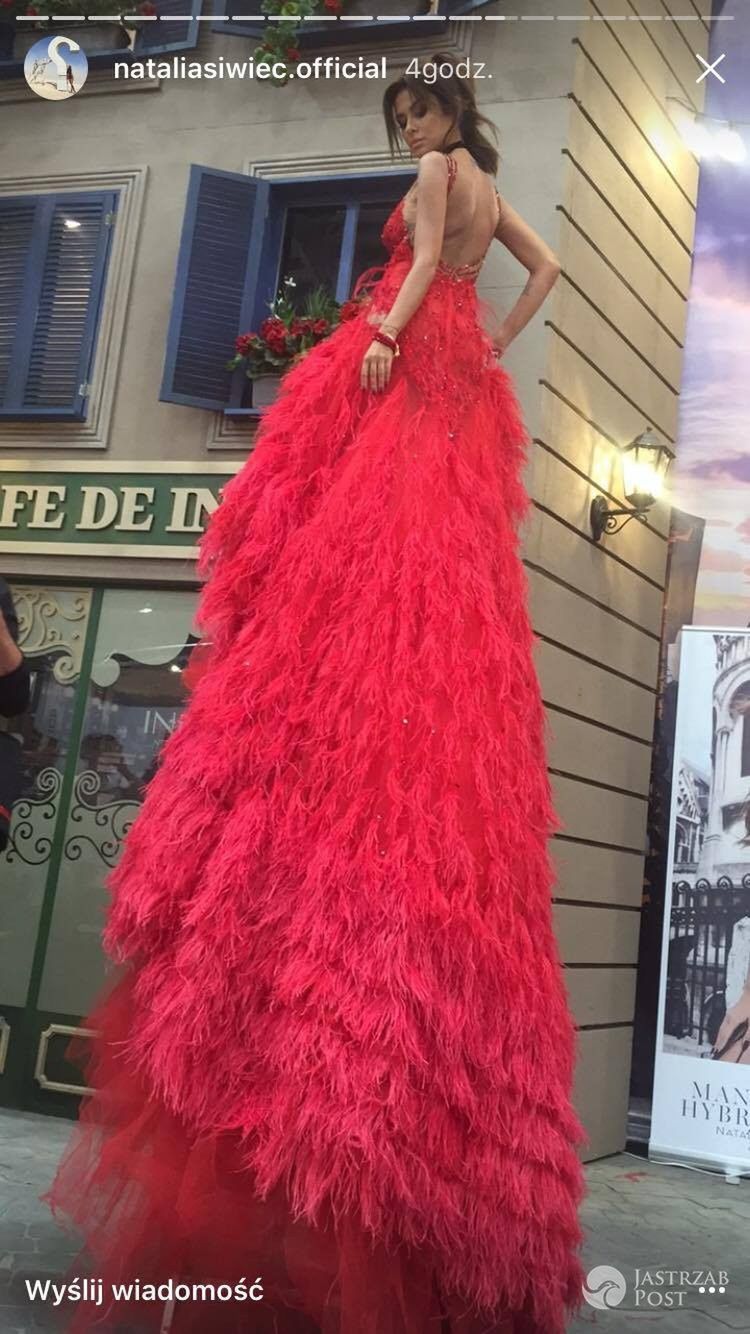 Gigantyczna suknia Natalii Siwiec