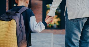 Relacje uczniów i rodziców rzutują na proces edukacji. "Szkoła może wspierać wychowanie, ale nie zastąpi domu"