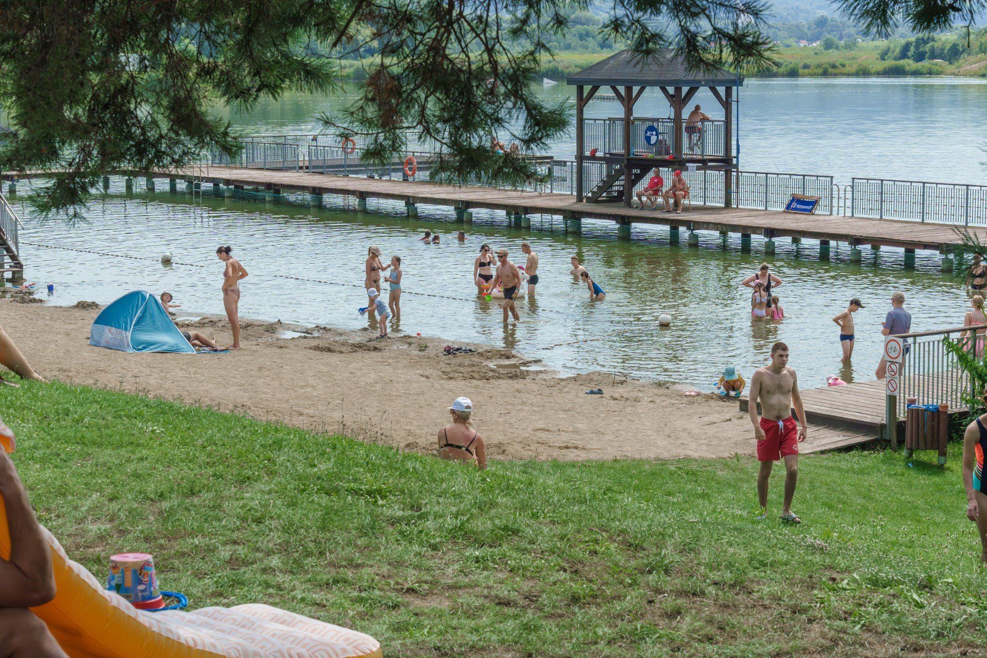 10.08.2025 Stary Sącz, stawy, kąpielisko, aquapark, lato, opalanie

fot. Damian Radziak