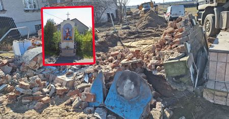 Afera pod Warszawą. Ponad 100-letnia kapliczka zrównana z ziemią