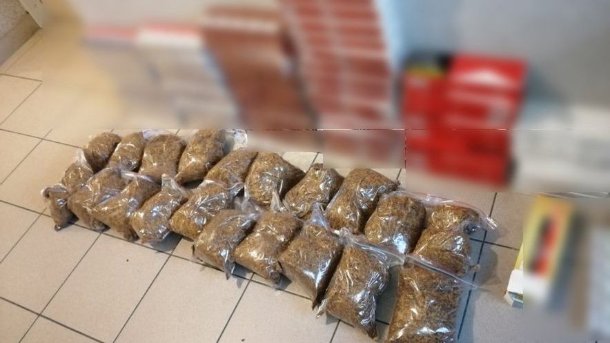 Śląsk. Policja w Chorzowie przejęła prawie 230 tysięcy sztuk papierosów i 10 kilogramów tytoniu bez akcyzy.