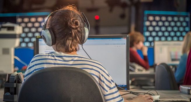 Młodzi dziennikarze oczami starszych kolegów. "Żyją wyobrażeniami, które nie istnieją"