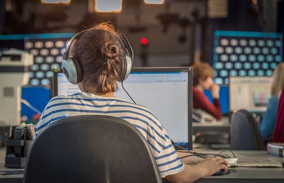 Młodzi dziennikarze oczami starszych kolegów. "Żyją wyobrażeniami, które nie istnieją"