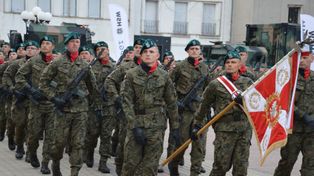Stalowa Wola: Obchody święta Wojska Polskiego na rynku w Rozwadowie