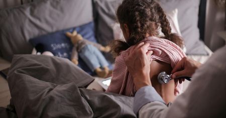 Wrzesień miesiącem przeziębień – jak wzmocnić odporność dziecka na jesień?