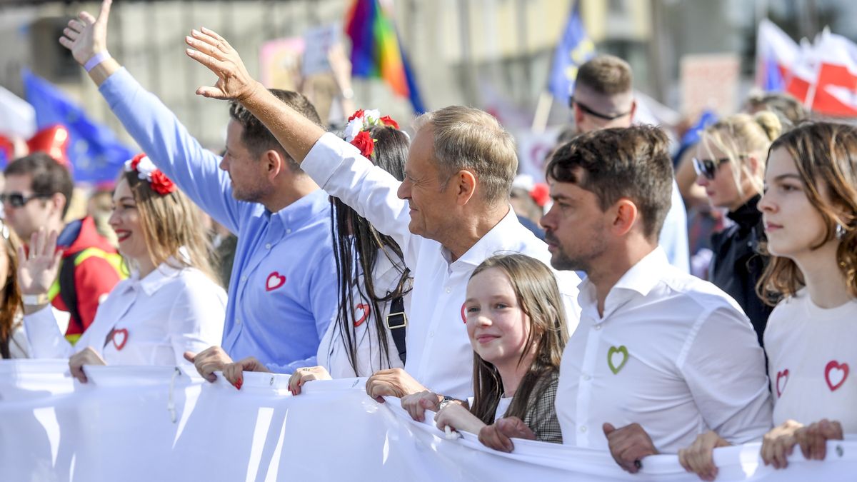 Na zdjęciu m.in. Donald Tusk i Rafał Trzaskowski