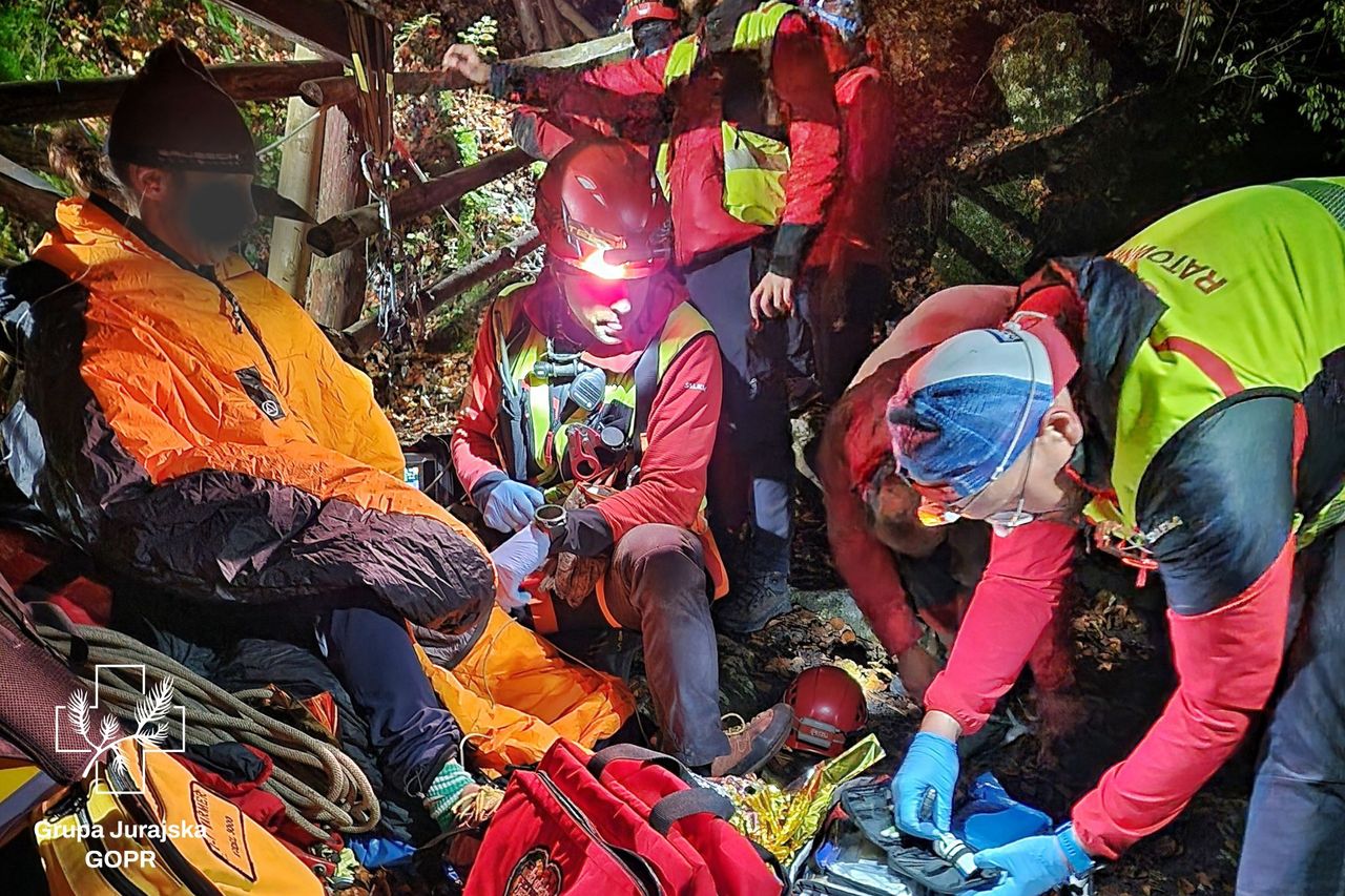 Kobieta uwięziona na dnie jaskini Studnisko. Akcja ratunkowa GOPR
