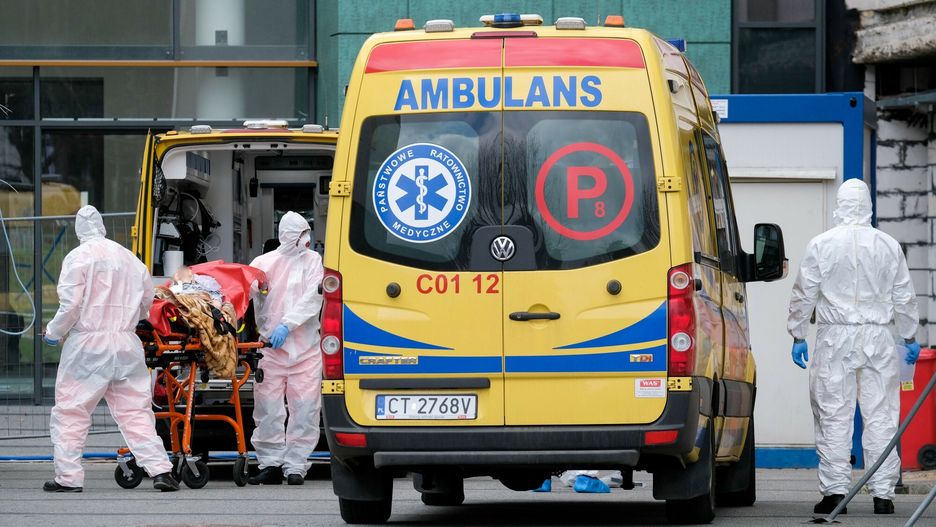 Tragiczne dane z MZ. Odnotowano ponad 700 zgonów 