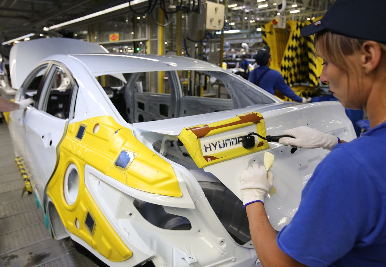 Rosyjski przemysł załamał się. Gospodarka wpada w recesję