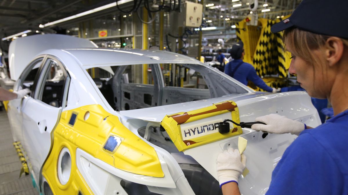 Hyundai Motor Manufacturing w Sankt Petersburgu. Południowokoreański koncern wycofał się z produkcji aut w Rosji.position as its 15% decline in ut Photographer: Andrey Rudakov/Bloomberg via Getty Images
Bloomberg
EMEA; EUROPE, EMEA; EASTERN EUROPE, EAME; EUROPE; RUSSIA; USSR, AUTO INDUSTRY; AUTOMAKER; CARMA, AUTO; AUTOS; CAR; CARS; VEHICLE, INDUSTRY: INDUSTRIAL; FACTORY;, FINANCE; FINANCIAL; ECONOMY