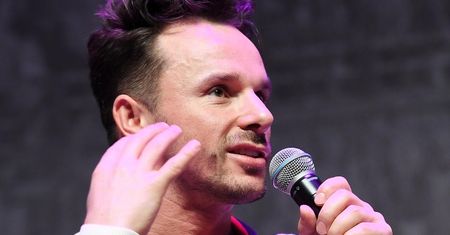 Qczaj kłóci się z internautką o adopcję dzieci przez pary homoseksualne. "PROSZĘ SIĘ PUKNĄĆ W CZOŁO"