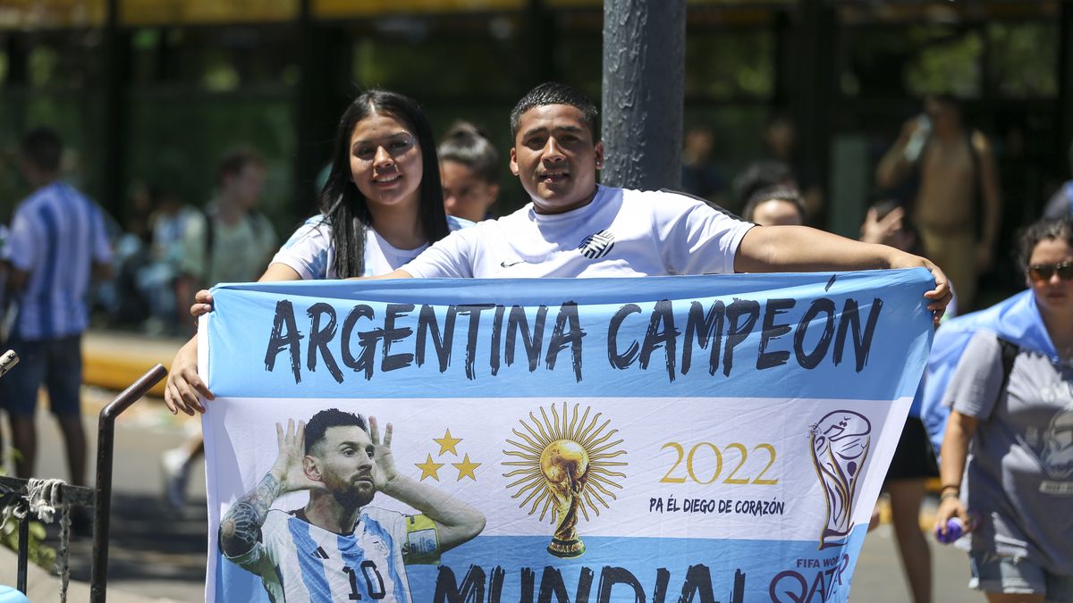 Argentinians celebrate their nationâs third World Cup victory
BUENOS AIRES - ARGENTINA, DECEMBER 20: Argentinians celebrating their nationâs third World Cup victory, in the capital Buenos Aires, Argentina on December 20, 2022. On Sunday, Messi-led Argentina beat France 4-2 on penalties in Qatar to bag the nation's third FIFA World Cup title. (Photo by Muhammed Emin Canik/Anadolu Agency via Getty Images)
Anadolu Agency