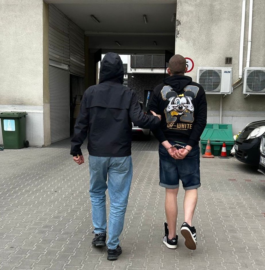 "Dziękuję za wózek" kosztowało seniorki fortunę. 17-latek zatrzymany po serii oszustw